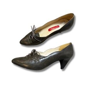 Vintage 1970s Bandolino Oxford/Spectator Pumps 9 Narrow